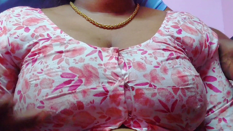 Desi Mohini: 居家的阿姨用她的胸部勾引她的男朋友