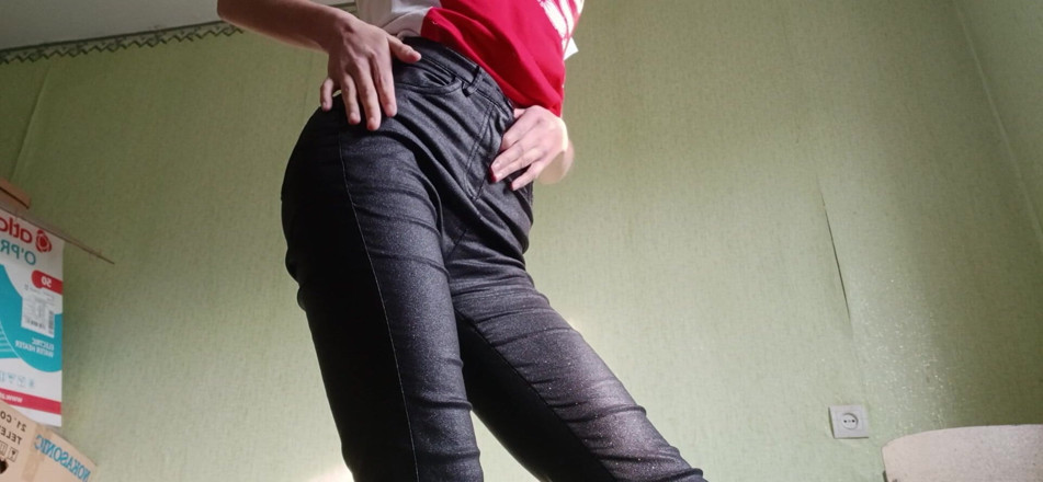 Lesbian-illusion: Je me masturbe devant ma voisine dans l’appartement pendant qu’elle...