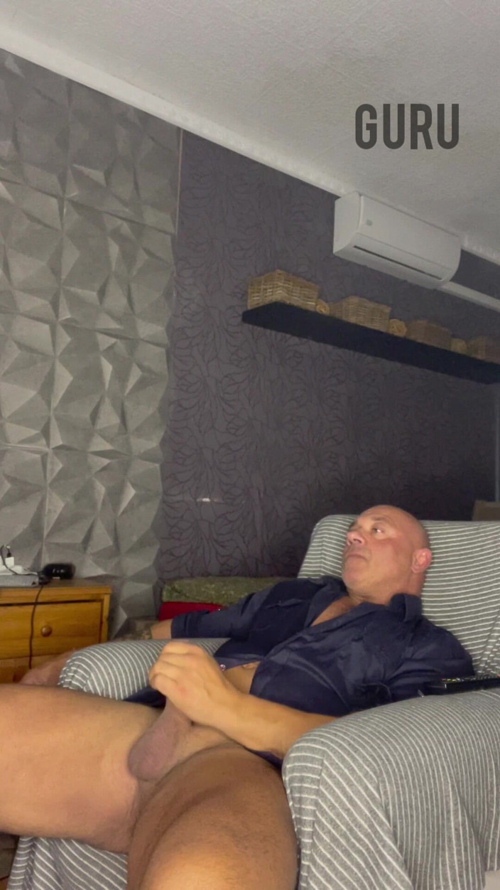 Mr. Guru: Wank solo w domu lubię tę koszulę