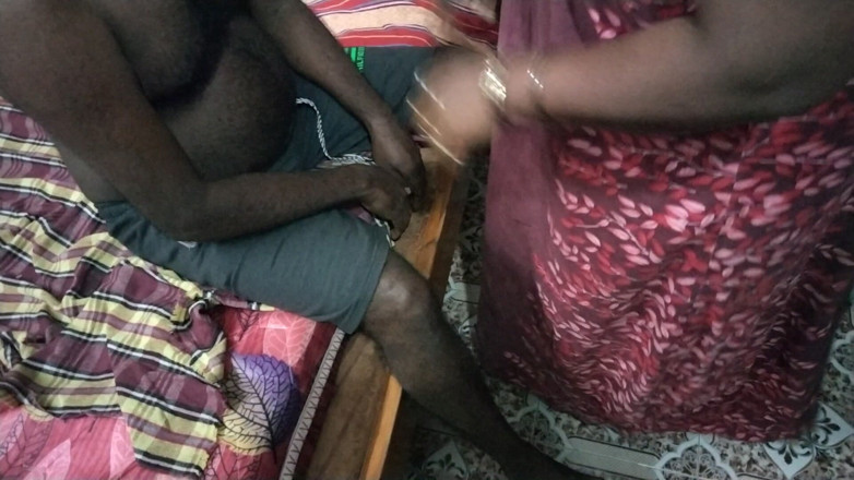 Tamil lesbian: Dirty talk à propos de vidéos de sexe