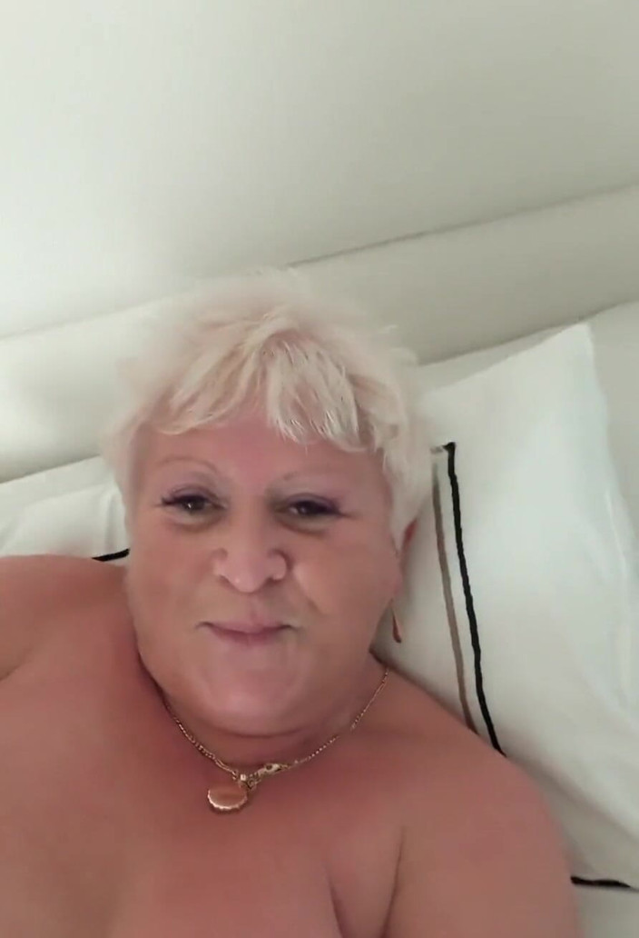 Uk Joolz: Mmmmm! Chatte Remplie De Sperme!
