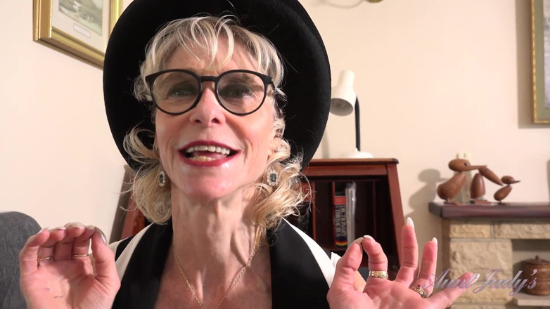 Aunt Judy's: Auntjudys - Dee Lite, Ta Patronne GILF Mature Vous Suce Une...