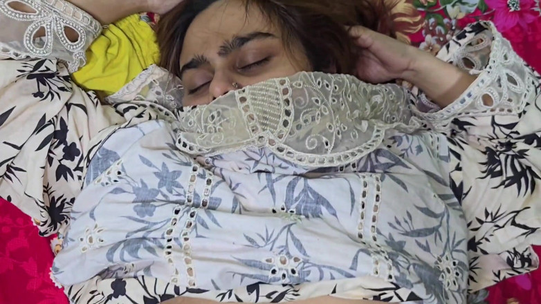 Faryal: La chatte d’une fille