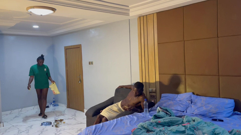 Sex naija 1: 내 클리너는 큰 엉덩이로 나를 사용 하 여 말했다