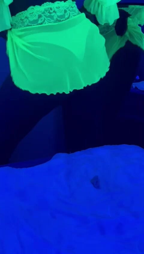 Caramela Sluty Wife: Neon outfit spodní prádlo Twerk twerking perfektní tělo prdel dívka