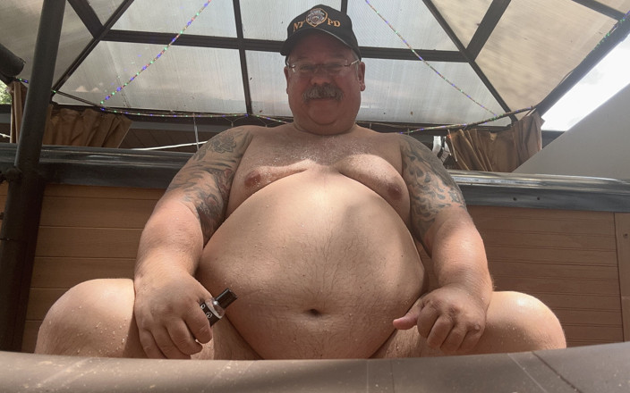 Hand-Free-Daddy-Chub: Ma meilleure amie se déshabille et jouit en levant des...