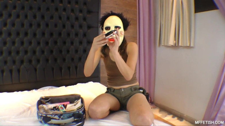 MF Fetish: La reina destructora de cara despiadado , Restrué