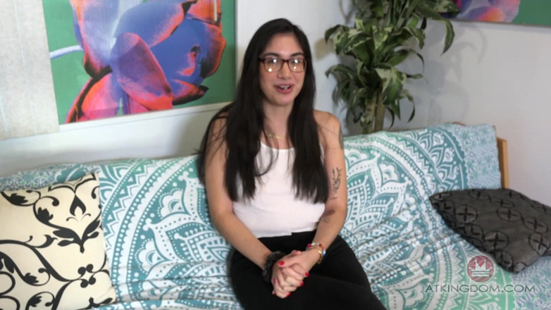 ATK Fans (Hairy): Lucy sunflower si siede per un'intervista per parlare della sua...