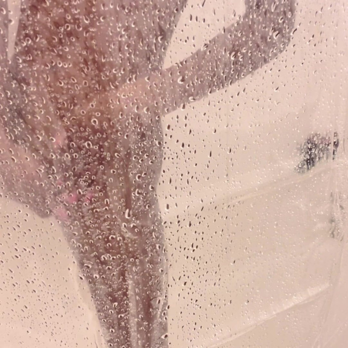 Emilycreams1: Rasarsi nella doccia 2