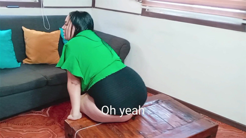 Kellyhotstepmom: Giúp dọn dẹp nhà cửa, nhưng không có quần lót,...