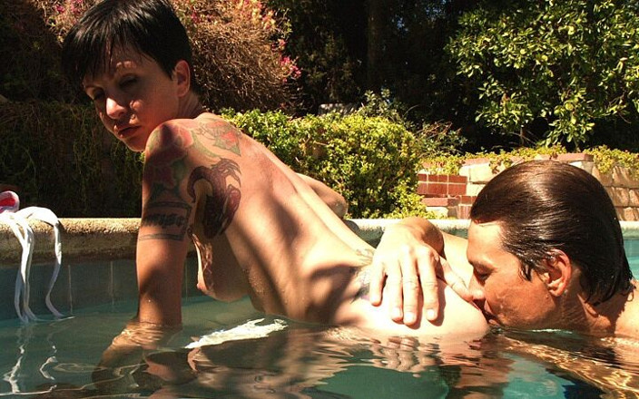 Velvet Ecstasy: Aqua rim - heiße MILF wird am pool gefickt und ins...