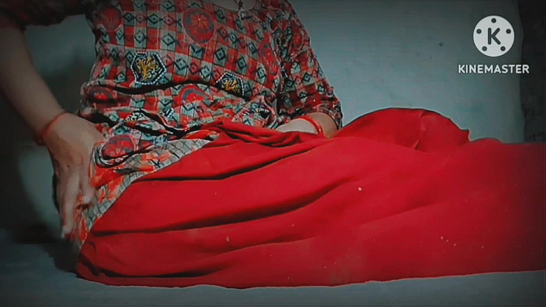 TricolorMusic3: Awek panas ini menunjuk-nunjukkan figure mantapnya dan membongkok gaya doggy...