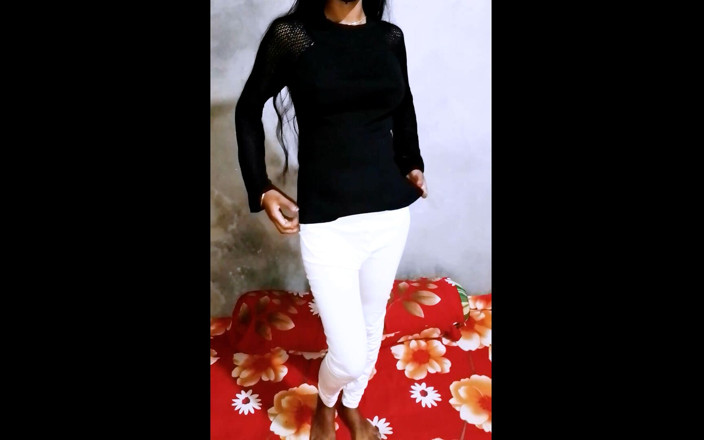 Sumaiya tasnim: Une Asiatique Joue Avec Sa Chatte