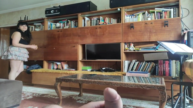 Hairy Homemade Amateur Orgasms: Pembantu rumah menghisap zakar saya, semasa isteri tiada di rumah.
