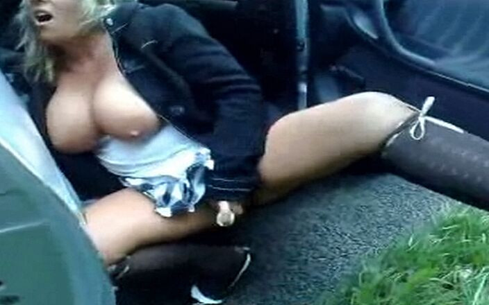 Master of porn: Excitată la autostradă