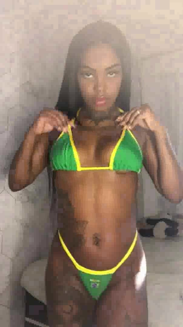 Solo Austria: Siyah kız bikini fetişi
