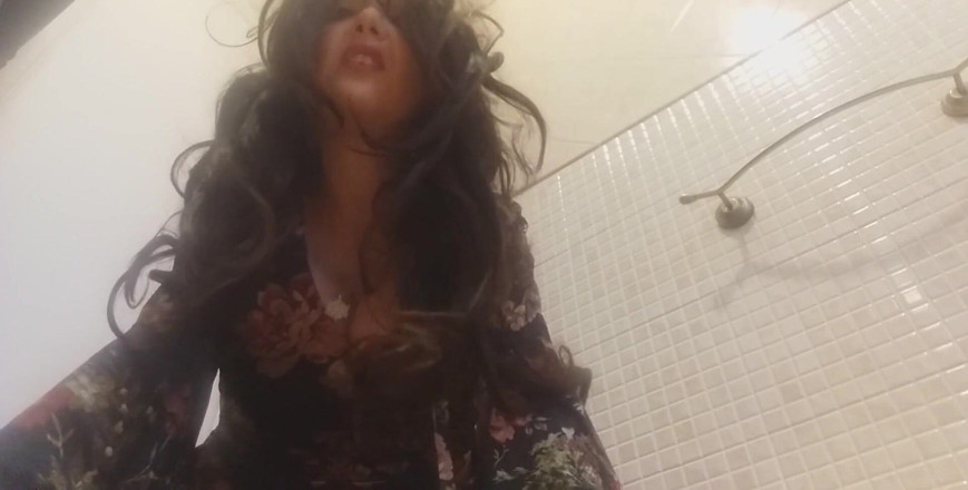 savannahamatoriale: Monia Whore, Goes to the Theater and...an Unmissable Story
