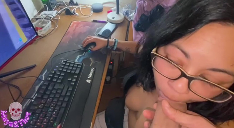 Mayay Thor X: Awek gamer yang bertetek besar menghisapnya seperti kongkek bermain fortnite