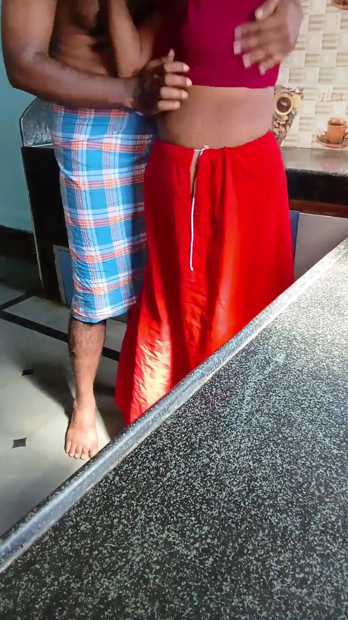 Desi palace: Suri rumah India dikongkek keras di dapur