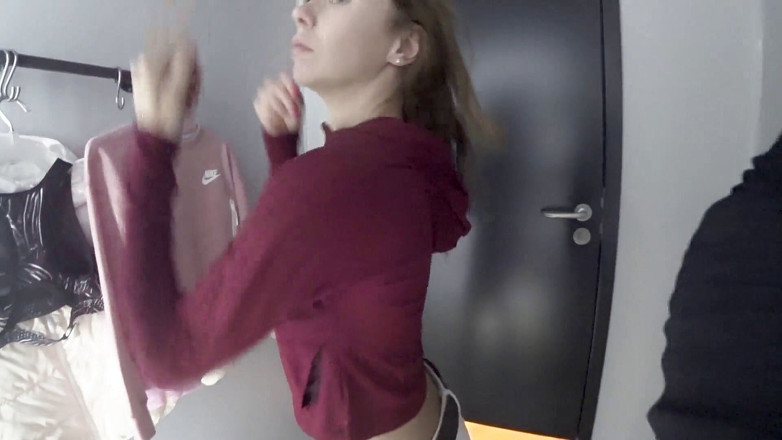 Mia Bandini: Soyunma odasında anal seks