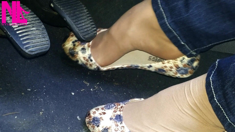 Nyllady: Bombeo de pedal en pisos con flores
