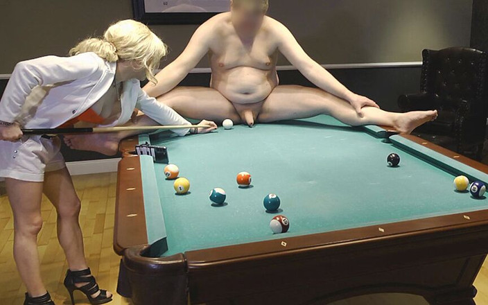 TV_Helena: Kinky e Pervers gioca a biliardo! Ragazzo Dominato dalla ragazza...