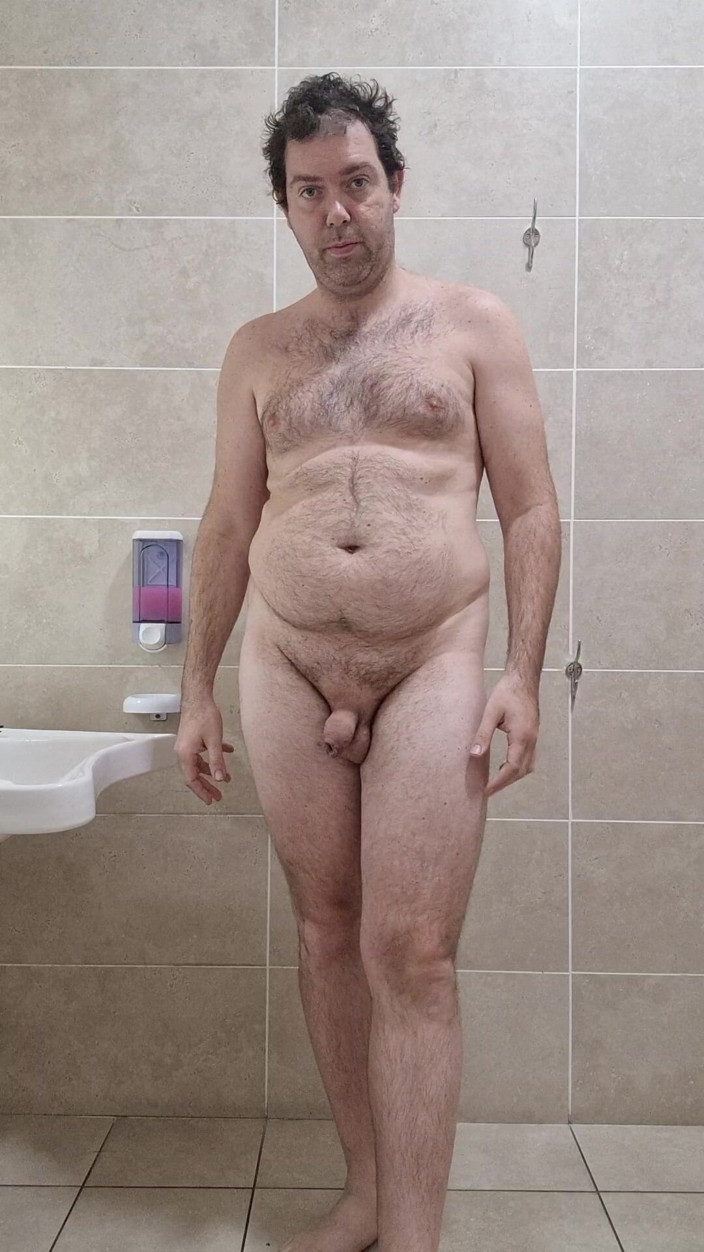 Mirko2589: meri poshaak men sabhi nagn