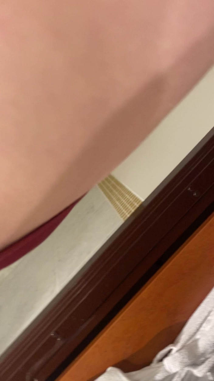 FlowingSpring247: Rote latexstrümpfe dildo-masturbation