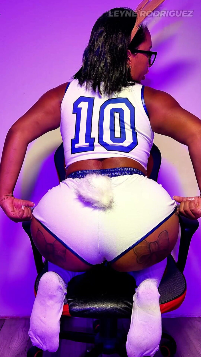 Leyne Rodriguez: Bunny Girl's Court: Sexig Cosplay &amp; Long Play Session