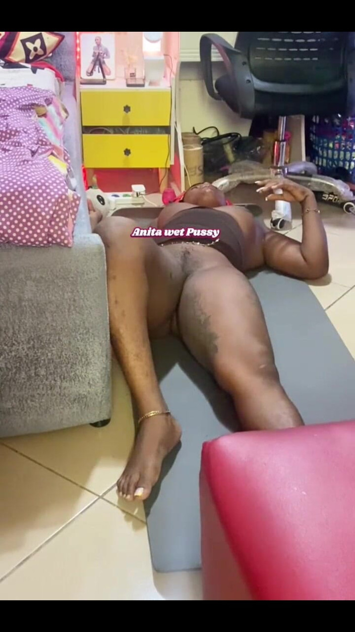 Anita wet pussy: Anita nat poesje vroege ochtendroutine
