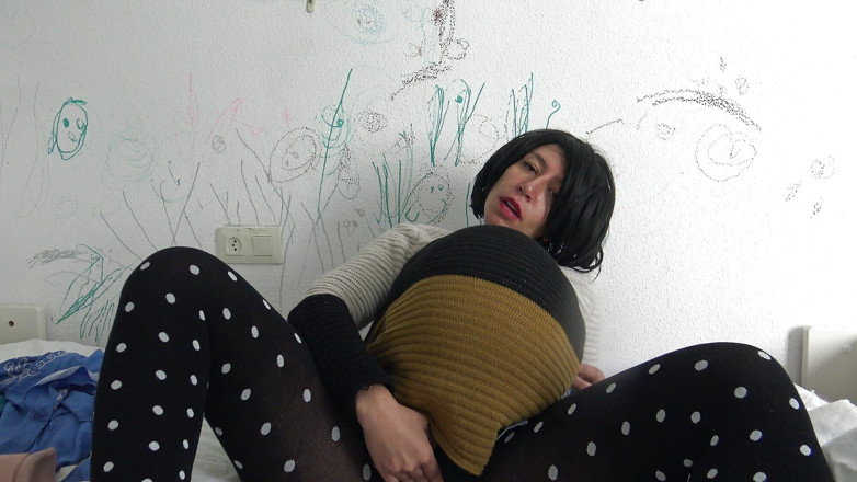 Stepmom Susan: Une femme mariée sexy de 9 mois supplie des bites