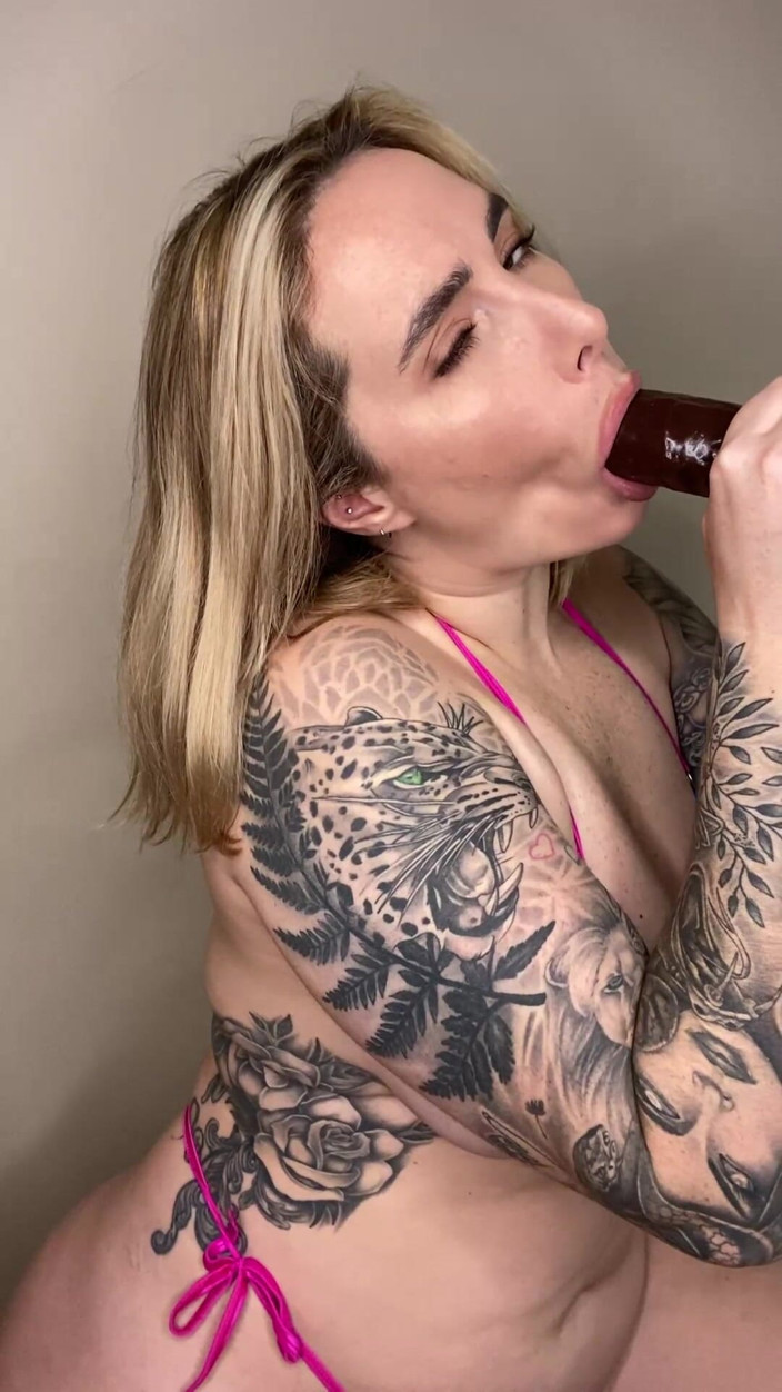 Paige Turnah: 내 입에 이 큰 흑인 자지를 따먹는 걸 지켜봐