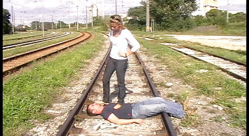 Femdom Austria: Trampande järnvägsspår