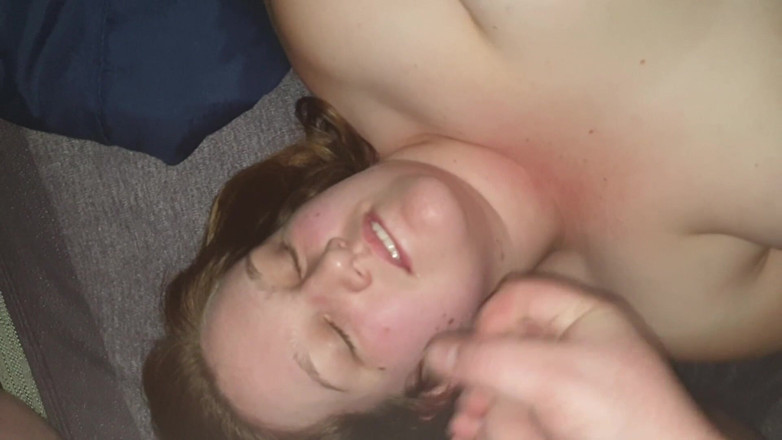 BBW Beth: İri güzel kadın Beth dildo sikişi ve yüzüne boşalma