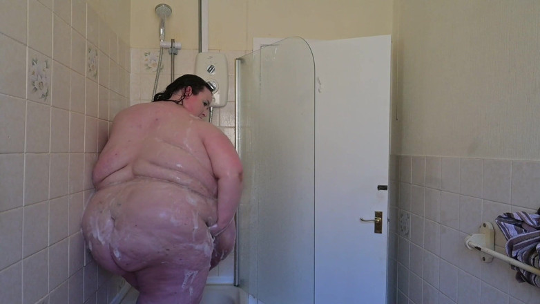SSBBWLadyBrads: Douche, la reine du gros ventre