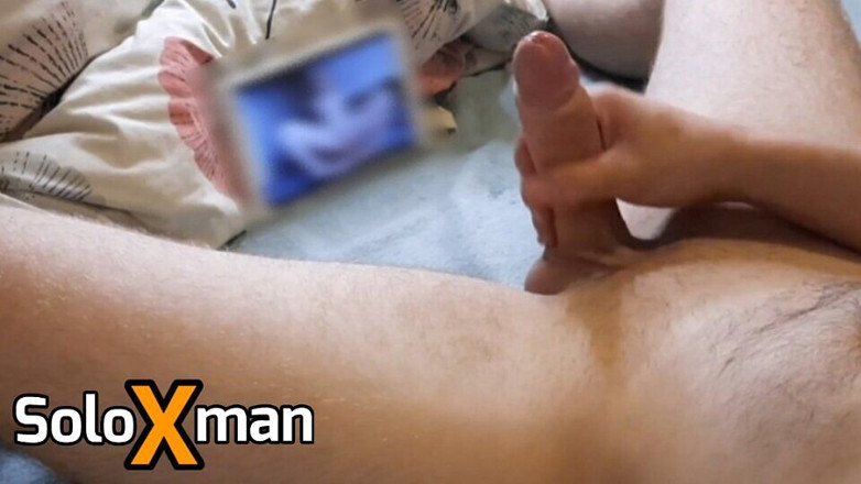 SoloXman: Xhamster pornosu izlerken sikimi sıvazlıyorum