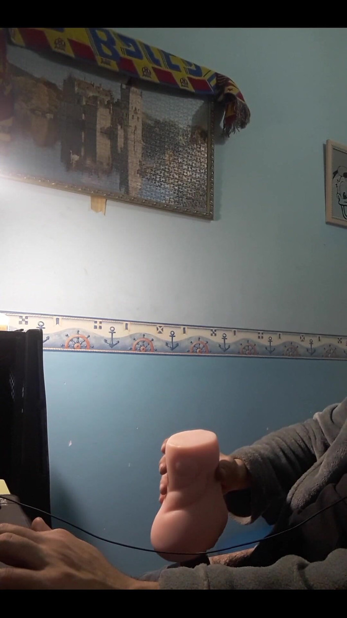 The girls' cave of fear: Corra no ar