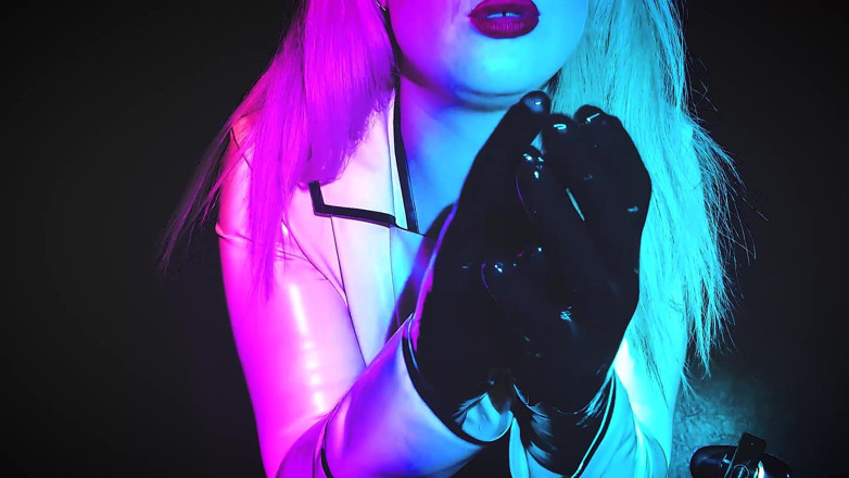 Diana Von Rigg: Latex-handschuhanbetung