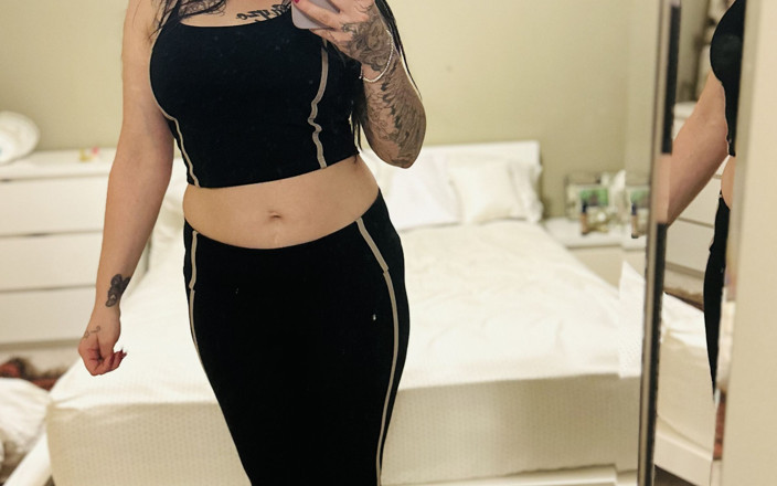 Lexi Sixx: Yoga und striptease