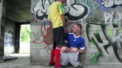 Crunch Boy: Los futbolistas franceses follan al aire libre