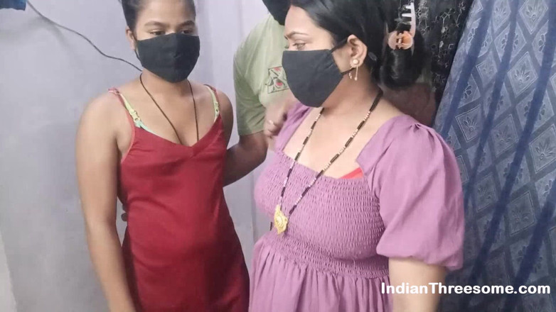 Real Indian Threesome: Mogen indisk fru och man gruppsex med Desi tonåring barnvakt