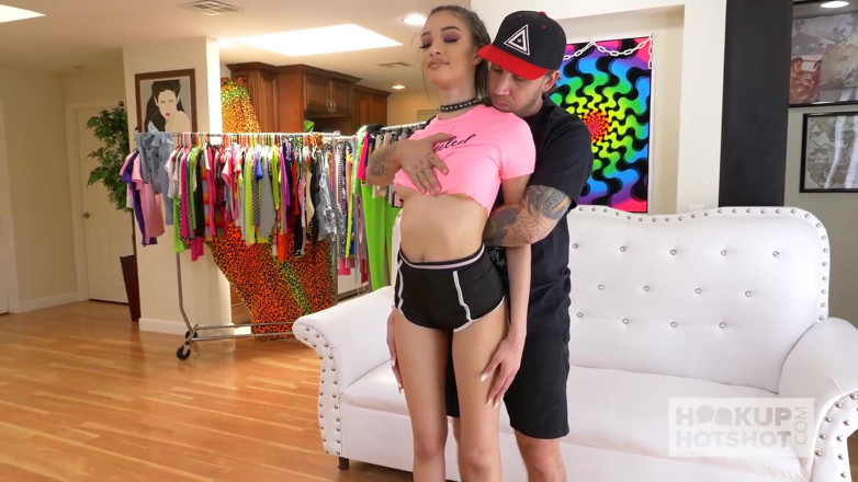 Hookup Hotshot: Hezká náctiletá holka Scarlett Bloom je zneužita Bryanem Gozzlingem