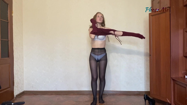 Pantyhose me porn videos: Stacy, mannequin, s'habille en collants noirs