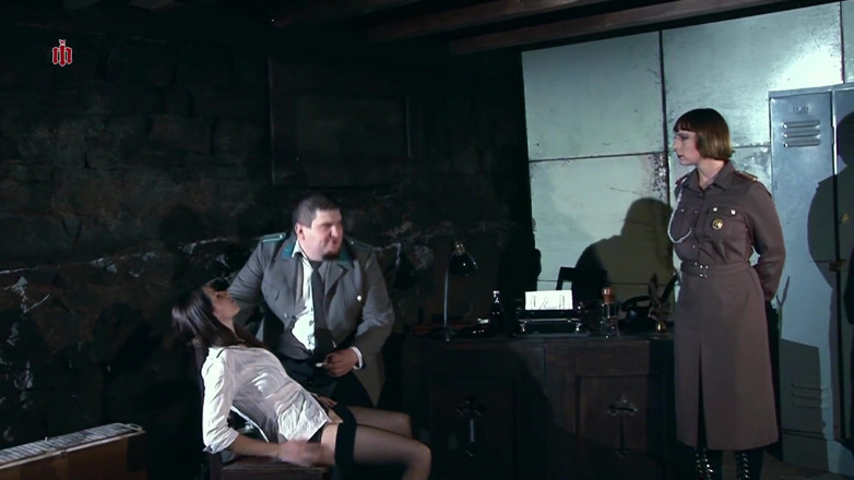 Inquisition and prison world: Clara - Une salope du quartier se fait punir les mamelons