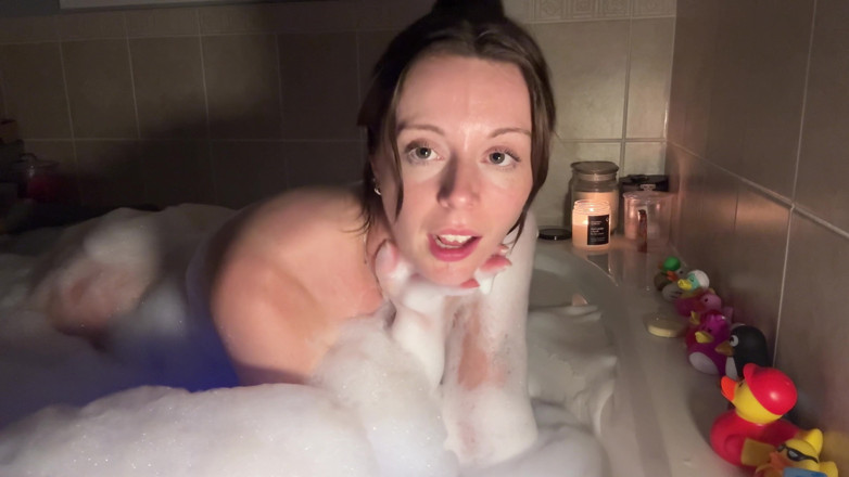 Nadia Foxx: Badtijd bubbels en orgasmes