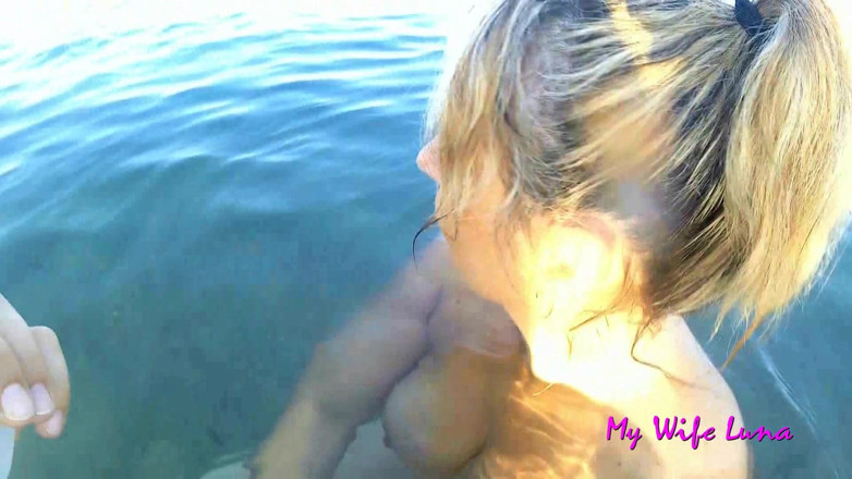 My Wife Luna: Baisée sur la plage