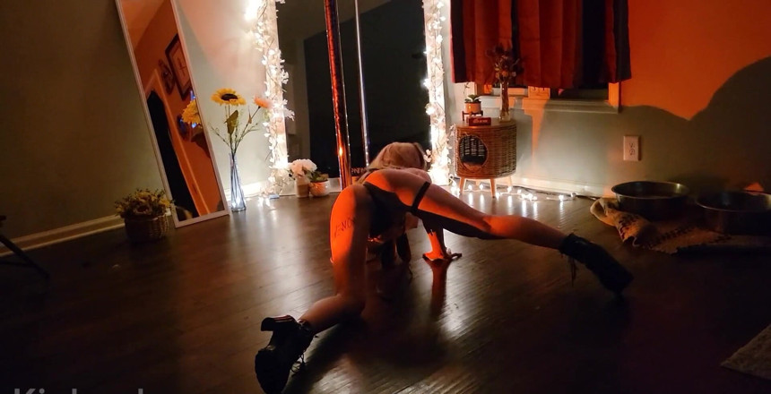 Kinkee Karma: Vem vill ha en sexig show nästa ??
