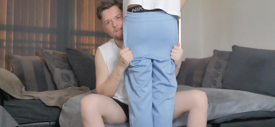 Twotwinkhusbands: 자신의 말을 유지하지 않는 소년, 무릎에 구부려