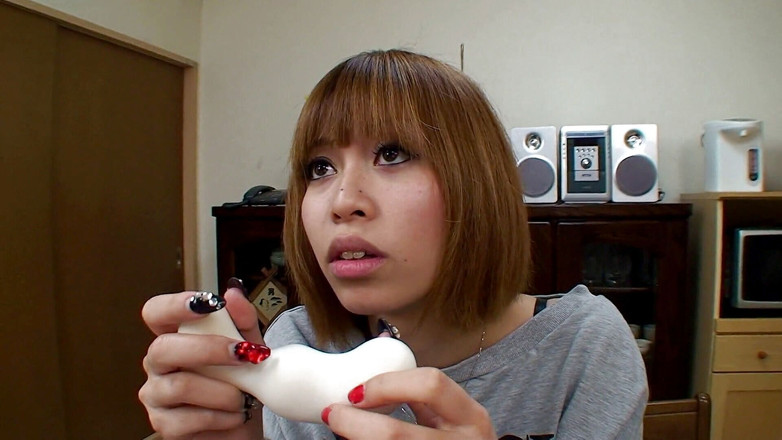 Masturbation Assist: Fofas meninas japonesas em lingerie roxa recebe sua buceta provocada...
