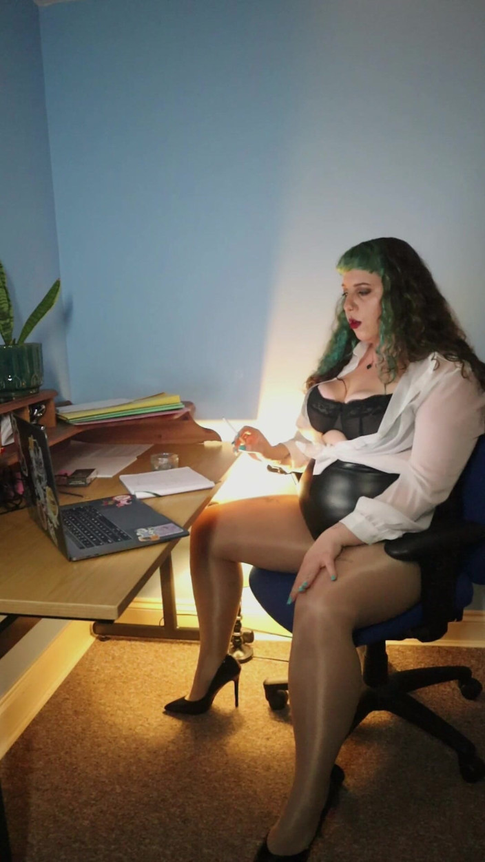 Goddess Kinx: Vrijgeven.. Frustratie op kantoor